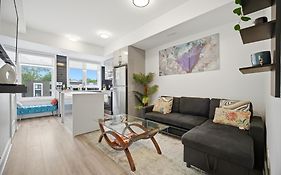 Exquisite, Bright & Modern Condo - Free Parking